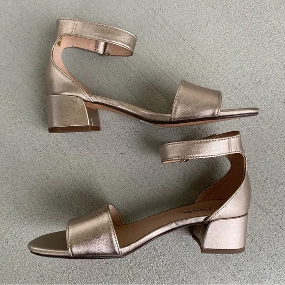 NEW Clarks Women's Caroleigh Anya Rose Gold Metallic Ankle Sandals Size 6.5 - Picture 4 of 12